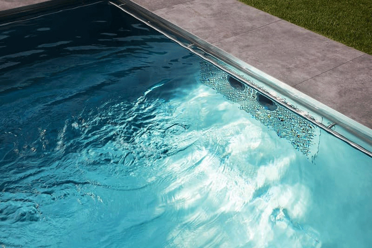 Pool mit Gegenstromanlage als Beispiel für zusätzliche Ausstattung